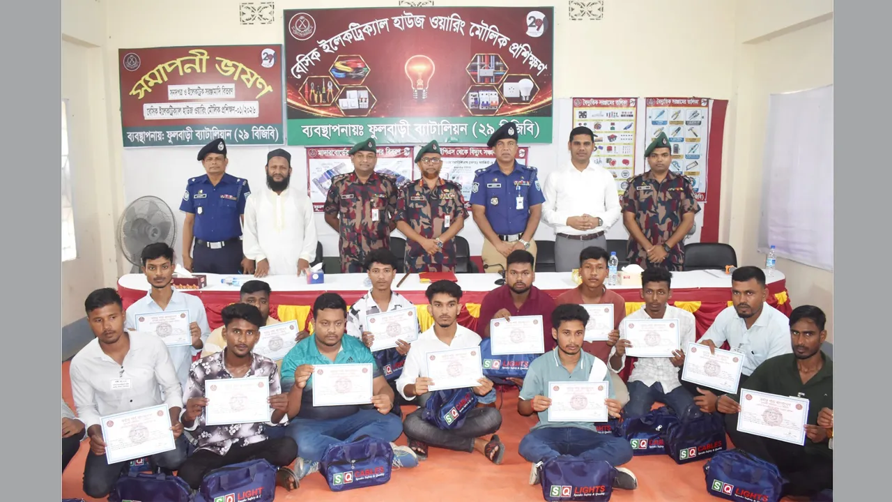দিনাজপুরে সীমান্তবর্তী যুবকদের স্বাবলম্বী করতে বিজিবির প্রশিক্ষণ