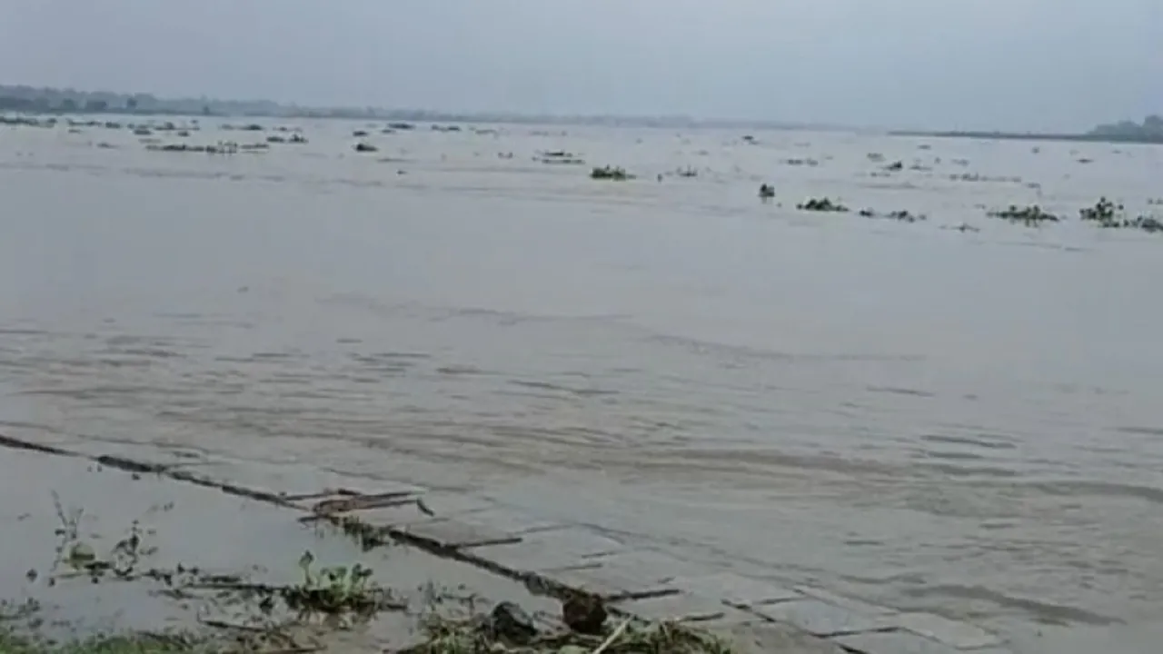 ভূরুঙ্গামারীতে বিপদসীমার দুই সেন্টিমিটার নিচে দুধকুমারের পানি