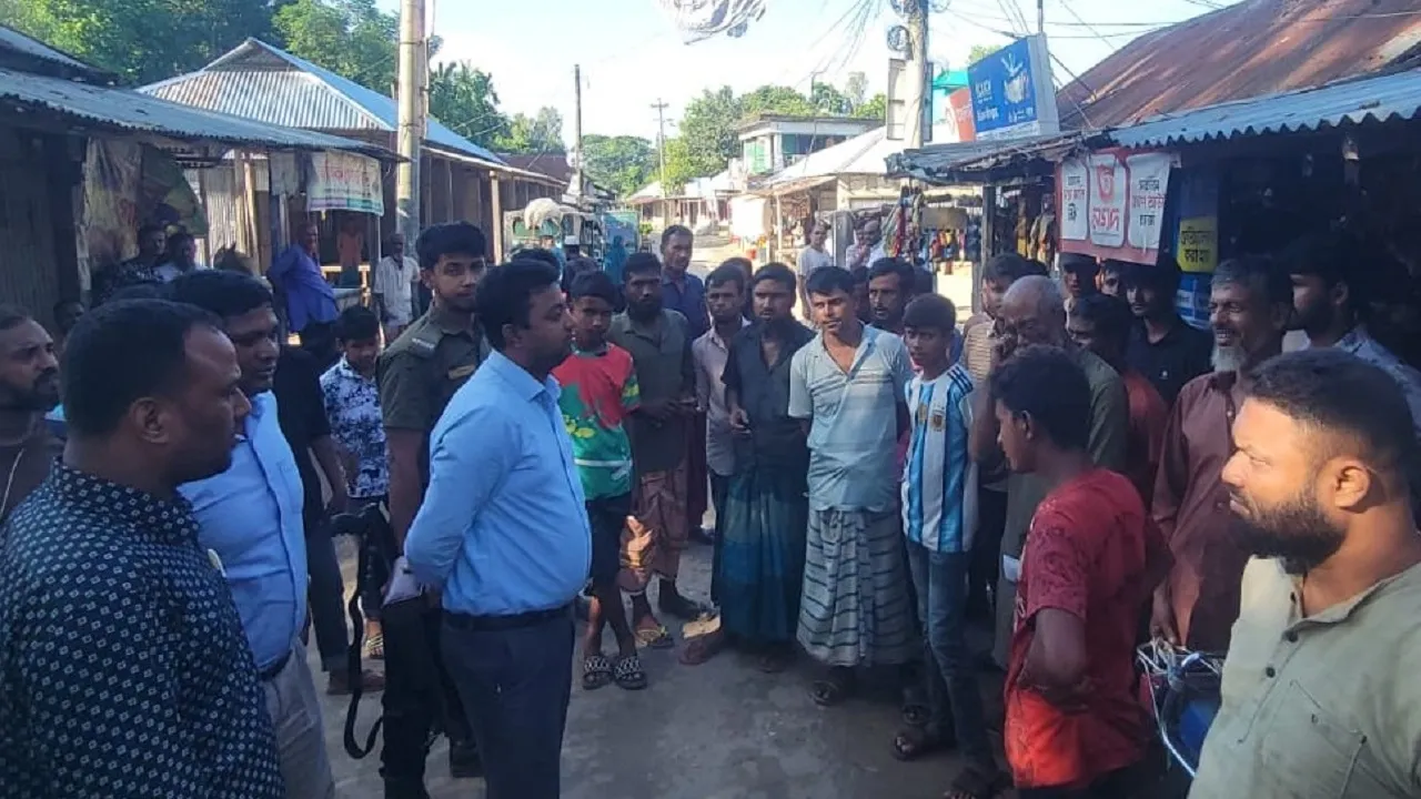 ভূরুঙ্গামারীতে বেশি দামে সার বিক্রি করায় বিক্রেতাকে জরিমানা