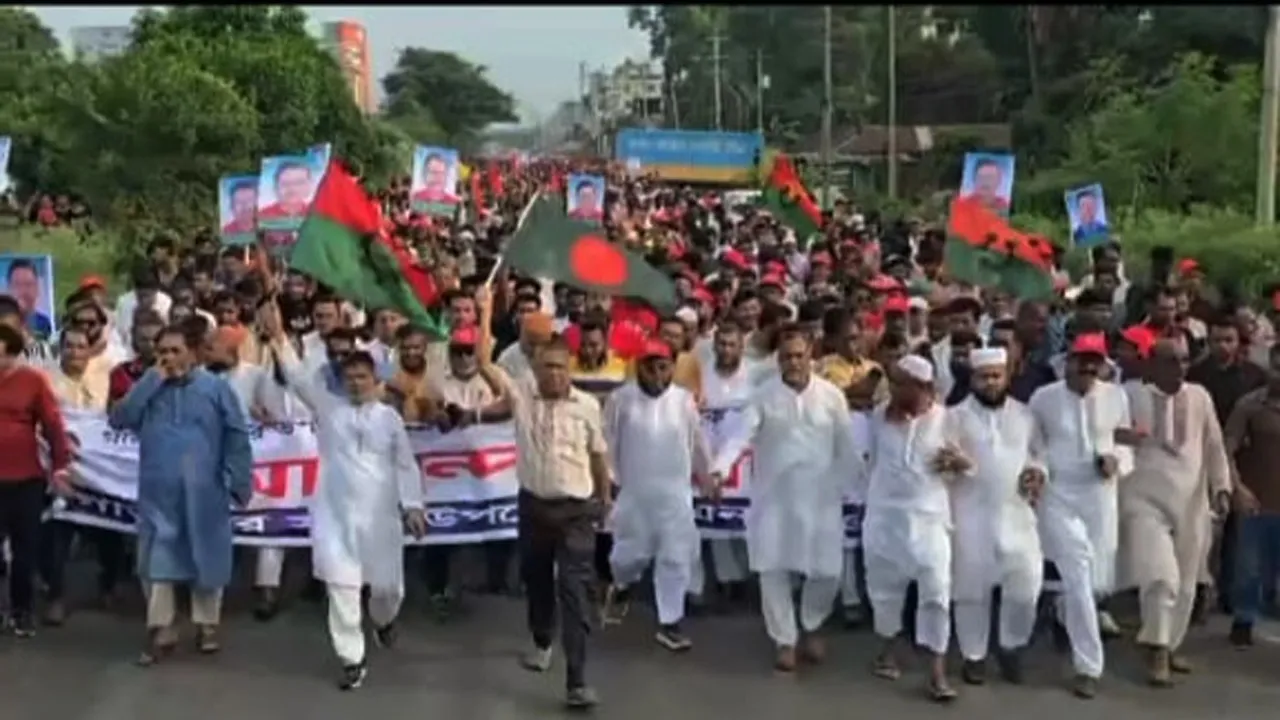 গাজীপুরে বিএনপির নবগঠিত আহ্বায়ক কমিটিকে অভিনন্দন জানিয়ে আনন্দ মিছিল