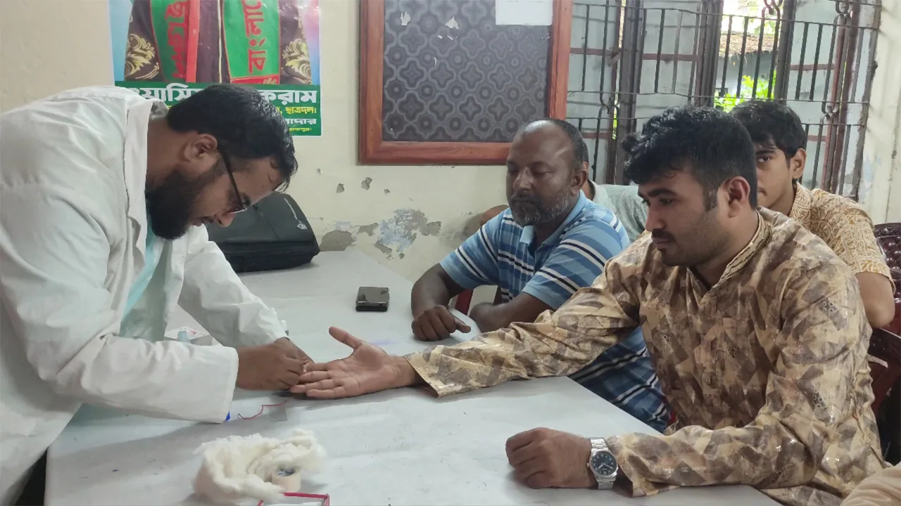 বিএনপির উদ্যোগে রক্তদান ও ব্লাড গ্রুপিং কর্মসূচি অনুষ্ঠিত