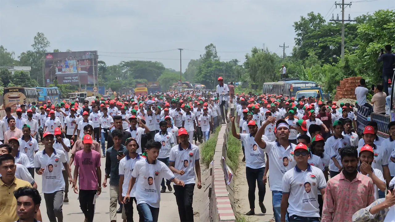 জুলাই অভ্যুত্থানে শহীদদের স্মরণে মিরসরাইয়ে ছাত্রদলের সমাবেশ