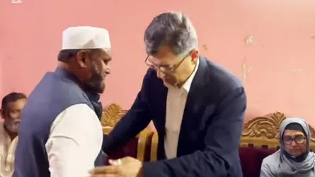 জামায়াতের প্রার্থীর বাসায় গেলেন বিএনপির সালাহউদ্দিন আহমদ