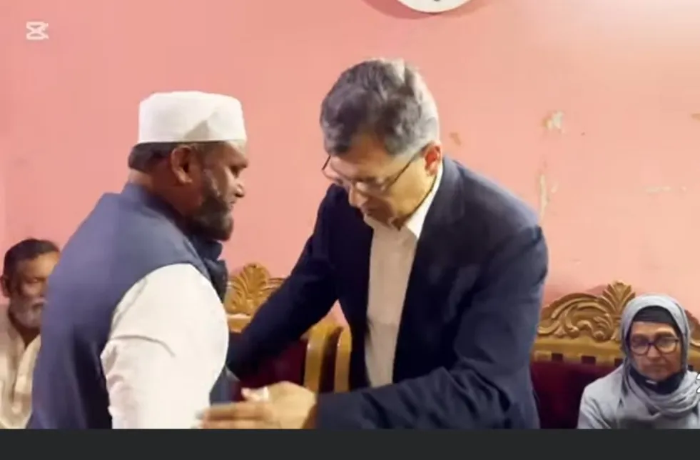 জামায়াতের প্রার্থীর বাসায় গেলেন বিএনপির সালাহউদ্দিন আহমদ