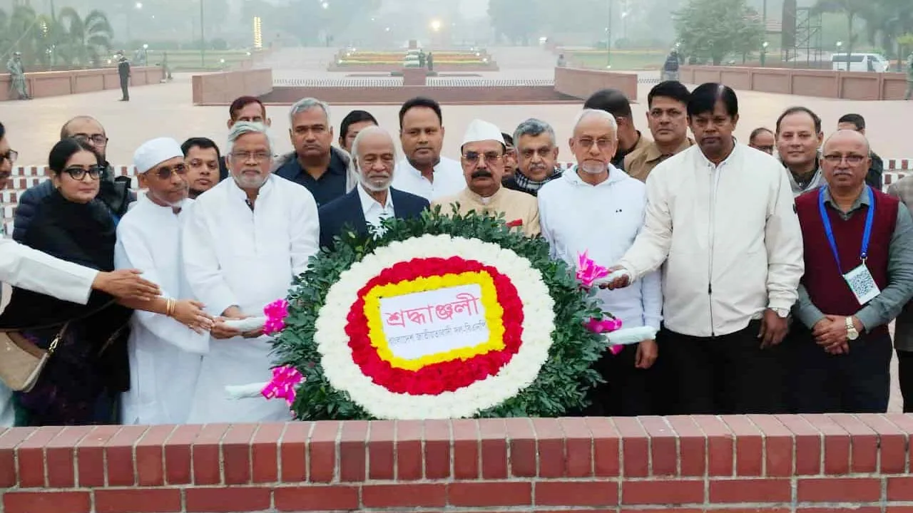 তারেক রহমানের পক্ষে জাতীয় স্মৃতিসৌধে শ্রদ্ধা নিবেদন