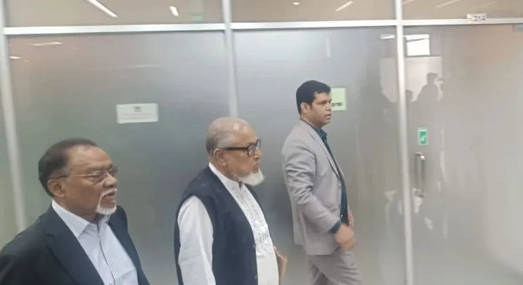 সিইসির সাথে বিএনপির বৈঠক চলছে