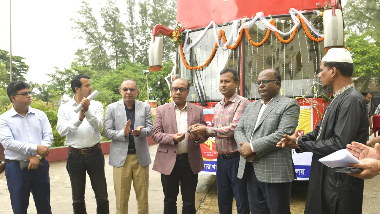 নোবিপ্রবিতে শিক্ষার্থীদের জন্য বিআরটিসি বাস উদ্বোধন