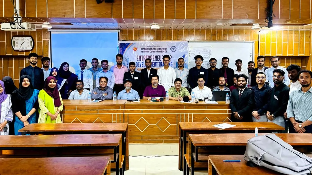 বেগম রোকেয়া বিশ্ববিদ্যালয়ে উদ্যোক্তা উন্নয়ন প্রশিক্ষণের সমাপনী