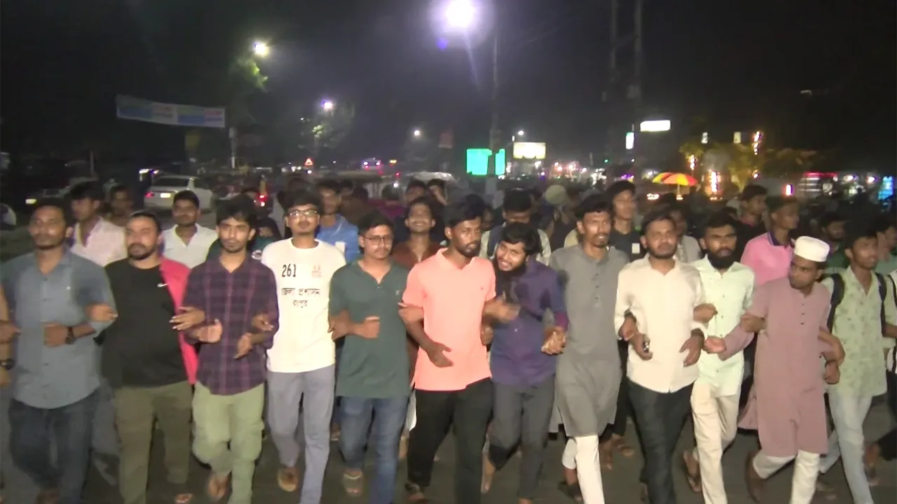 আ’লীগ নিষিদ্ধের দাবিতে রংপুরে বেগম রোকেয়া বিশ্ববিদ্যালয়ে বিক্ষোভ