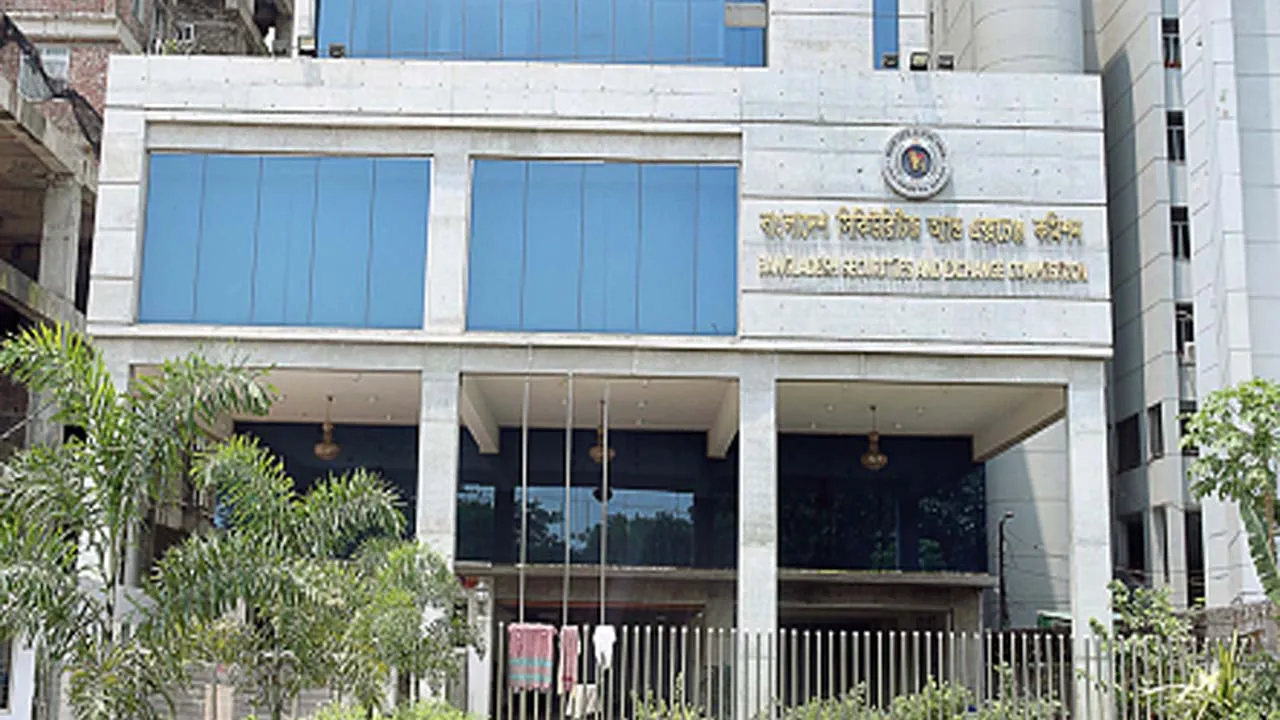 ভ্যানগার্ড অ্যাসেট ম্যানেজমেন্টকে অর্থ ফেরতের নির্দেশ