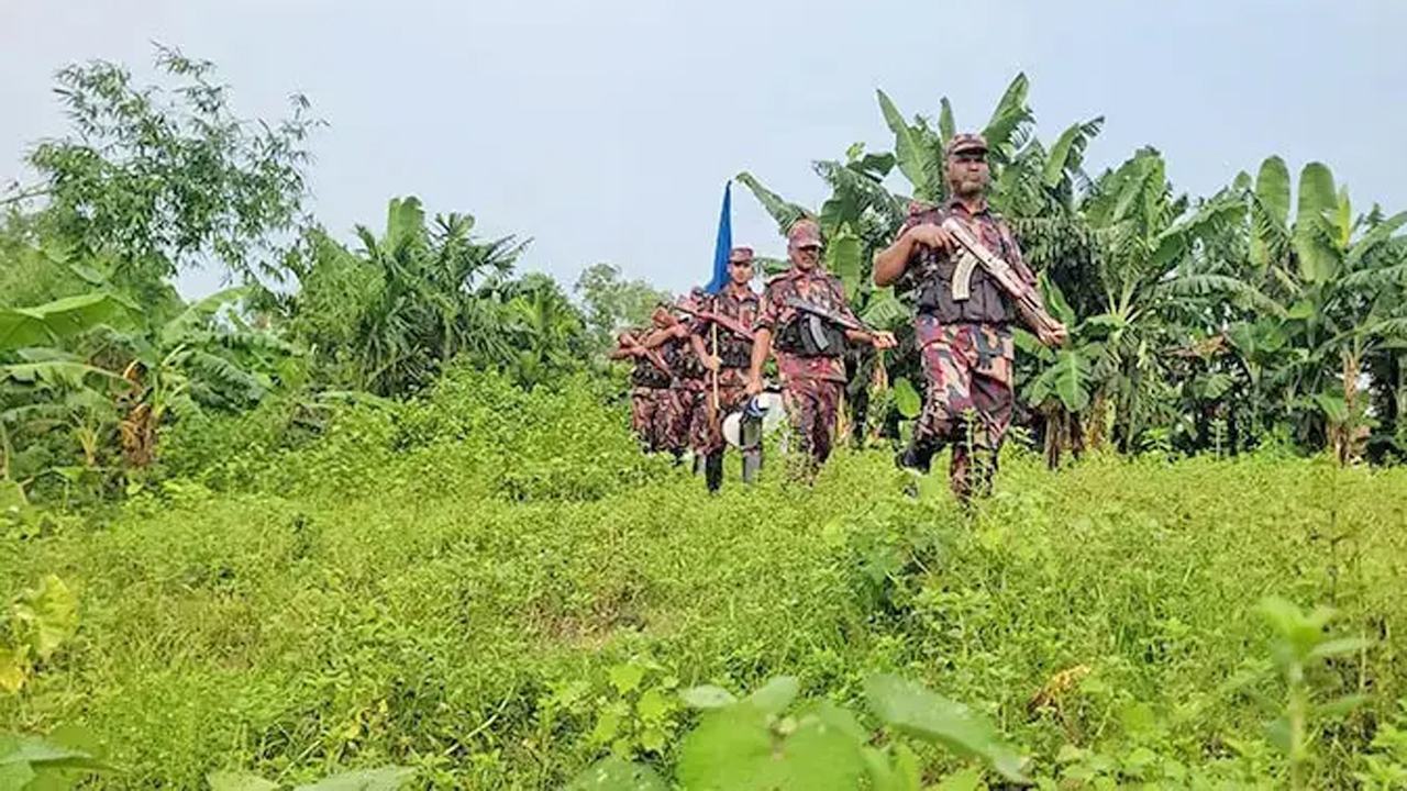 BSF-attempts-to-push-back-9-people-at-Naogaon-border