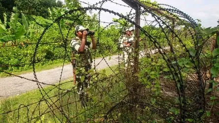 পশ্চিমবঙ্গে বাংলাদেশ সীমান্তে কাঁটাতারের বেড়া নির্মাণ শুরু