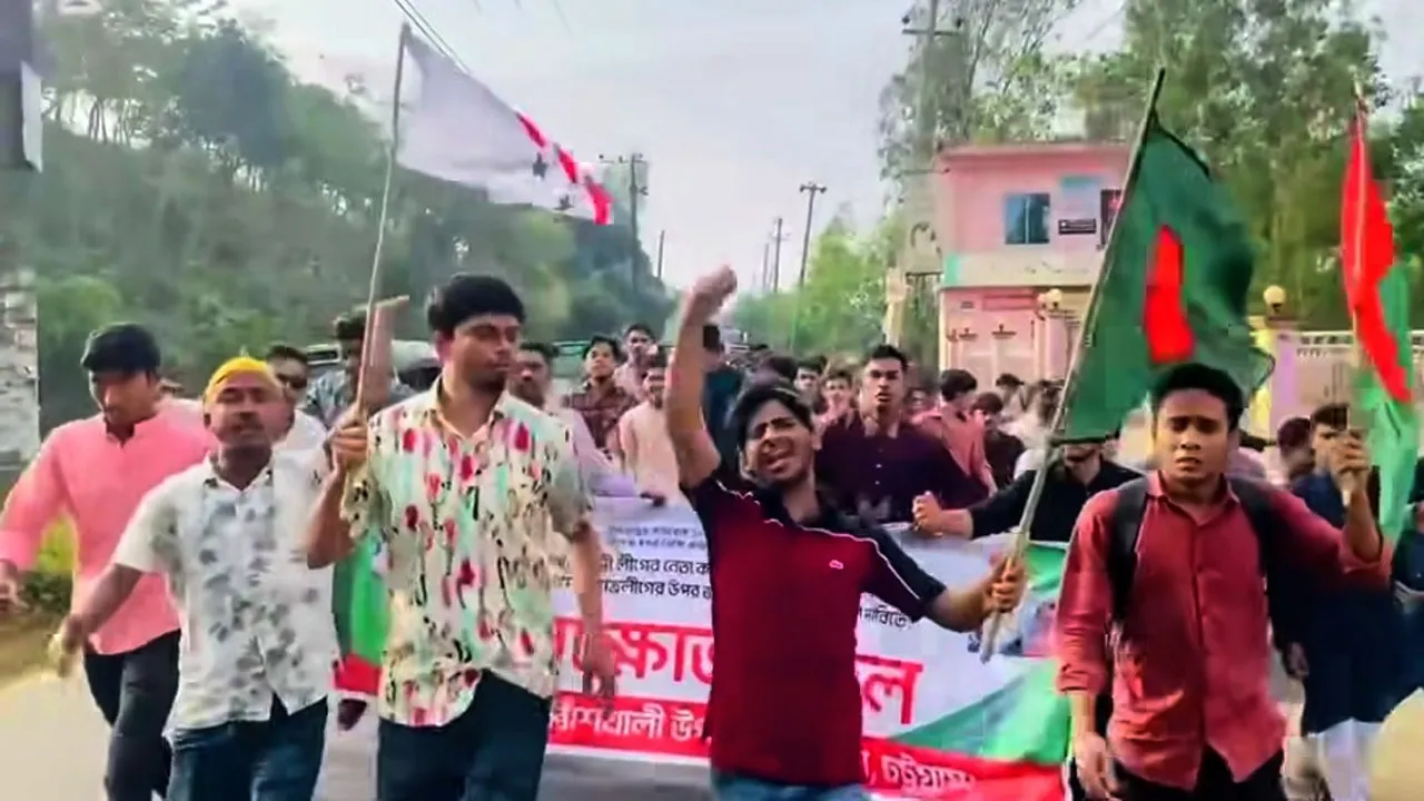 বাঁশখালীতে নিষিদ্ধ ছাত্রলীগের ঝটিকা মিছিল, তদন্তে প্রশাসন