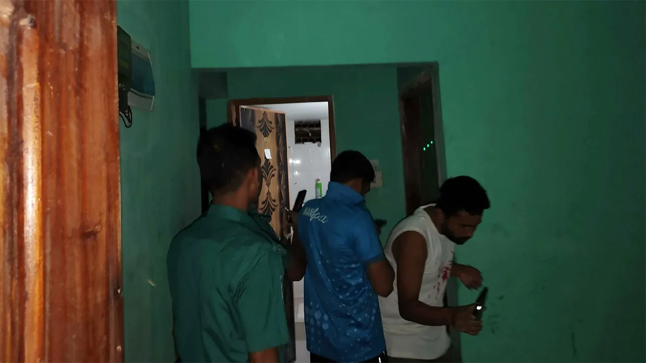 মেস থেকে ববি শিক্ষার্থীর ঝুলন্ত অর্ধগলিত লাশ উদ্ধার