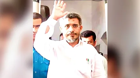 বাবরের কাল হয়ে দাঁড়িয়েছে ভারত বিরোধিতা না জনপ্রিয়তা?