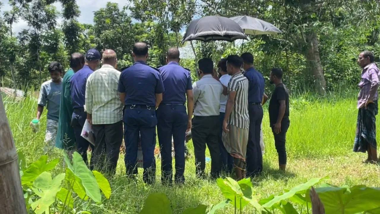 পিতৃপরিচয় শনাক্তে আদালতের নির্দেশে কবর থেকে শিশুর লাশ উত্তোলন