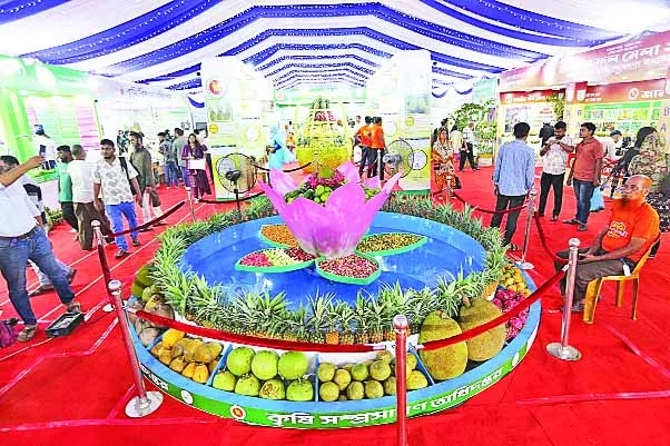 জাতীয় ফলমেলায় চাষি কম আধিক্য ‘ফলভাণ্ডার ও বিতান’