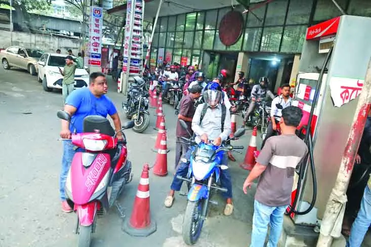 মধ্যপ্রাচ্যের অস্থিরতায় আগাম সতর্কতায় সরকার, জ্বালানি সাশ্রয়ের নির্দেশনা