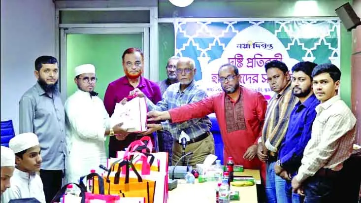 দৃষ্টিপ্রতিবন্ধী হাফেজদের সংবর্ধনা দিলো নয়া দিগন্ত
