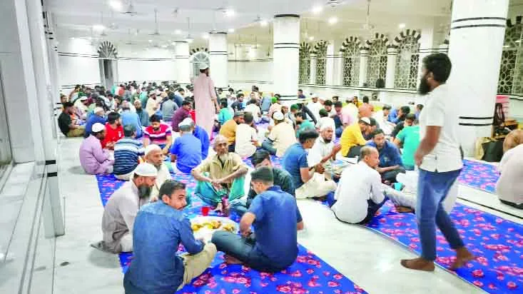 পাটুয়াটুলী জামে মসজিদের শতবর্ষী ইতিহাস ও সম্প্রীতির ইফতার
