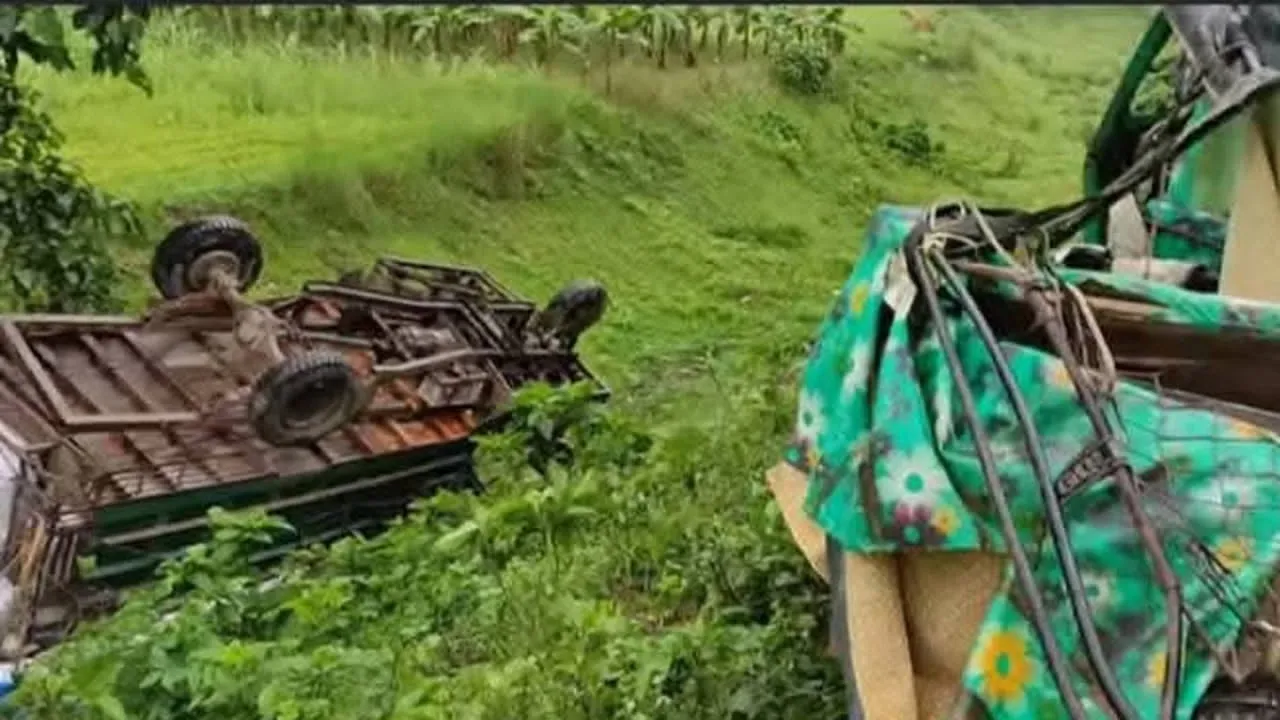 বদলগাছীতে ভুটভুটি-সিএনজির মুখোমুখি সংর্ঘষে নিহত ২