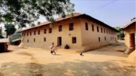 বদলগাছীতে মাটির ঘর ভাঙছে, হারাচ্ছে গ্রামবাংলার এক টুকরো ইতিহাস
