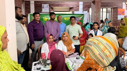 বাড্ডায় বিনামূল্যে স্বাস্থ্যসেবা ক্যাম্প