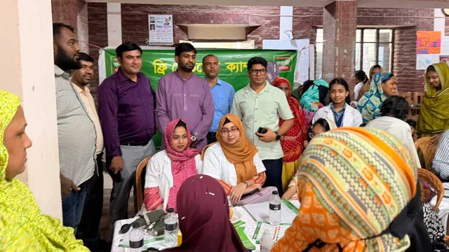 বাড্ডায় বিনামূল্যে স্বাস্থ্যসেবা ক্যাম্প