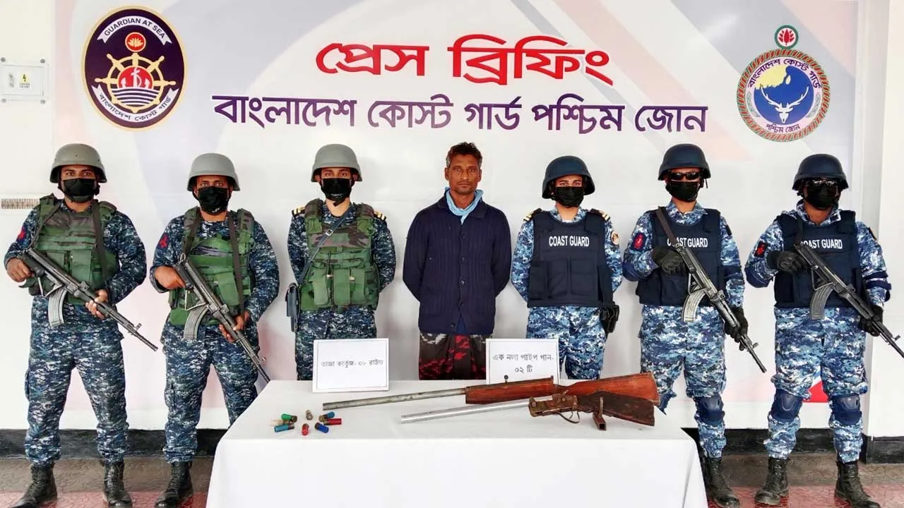সুন্দরবনে আগ্নেয়াস্ত্রসহ ডাকাত আটক