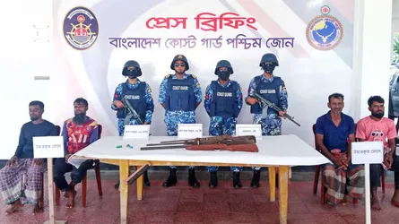 সুন্দরবনে ডাকাতের আস্তানা থেকে অস্ত্র ও জিম্মি ৪ জেলে উদ্ধার