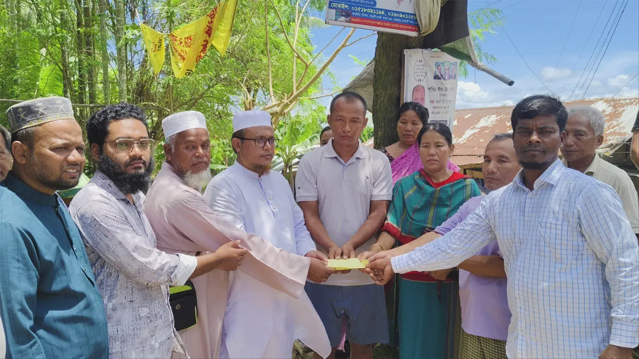 পাহাড়ধসে নিহত লক্ষ্মী বিলাস চাকমার পরিবারকে জামায়াত আমিরের পক্ষে আর্থিক সহায়তা