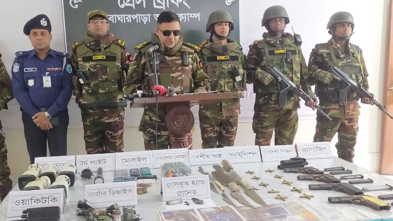 বাঘারপাড়ায় যৌথ বাহিনীর অভিযানে গ্রেনেড পিস্তল ও গুলি উদ্ধার