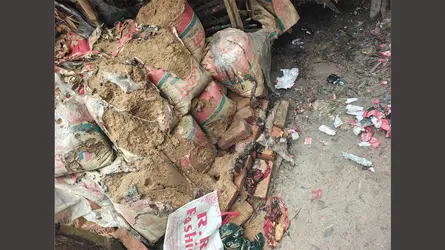 বাকেরগঞ্জে বিস্ফোরণে নারী-শিশুসহ তিনজন দগ্ধ