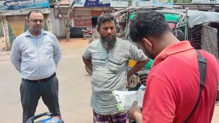 বকশীগঞ্জে অতিরিক্ত ভাড়া আদায়ে অটোরিকশাচালকদের জরিমানা