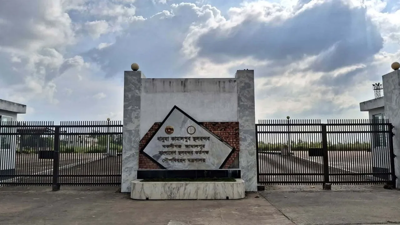 অস্তিত্ব সঙ্কটে বকশীগঞ্জের কামালপুর স্থলবন্দর : বিপাকে হাজারো শ্রমিক