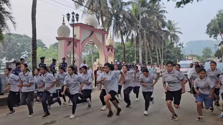 বান্দরবানে পুলিশের সম্প্রীতির ক্রীড়া উৎসবে মিনি ম্যারাথন