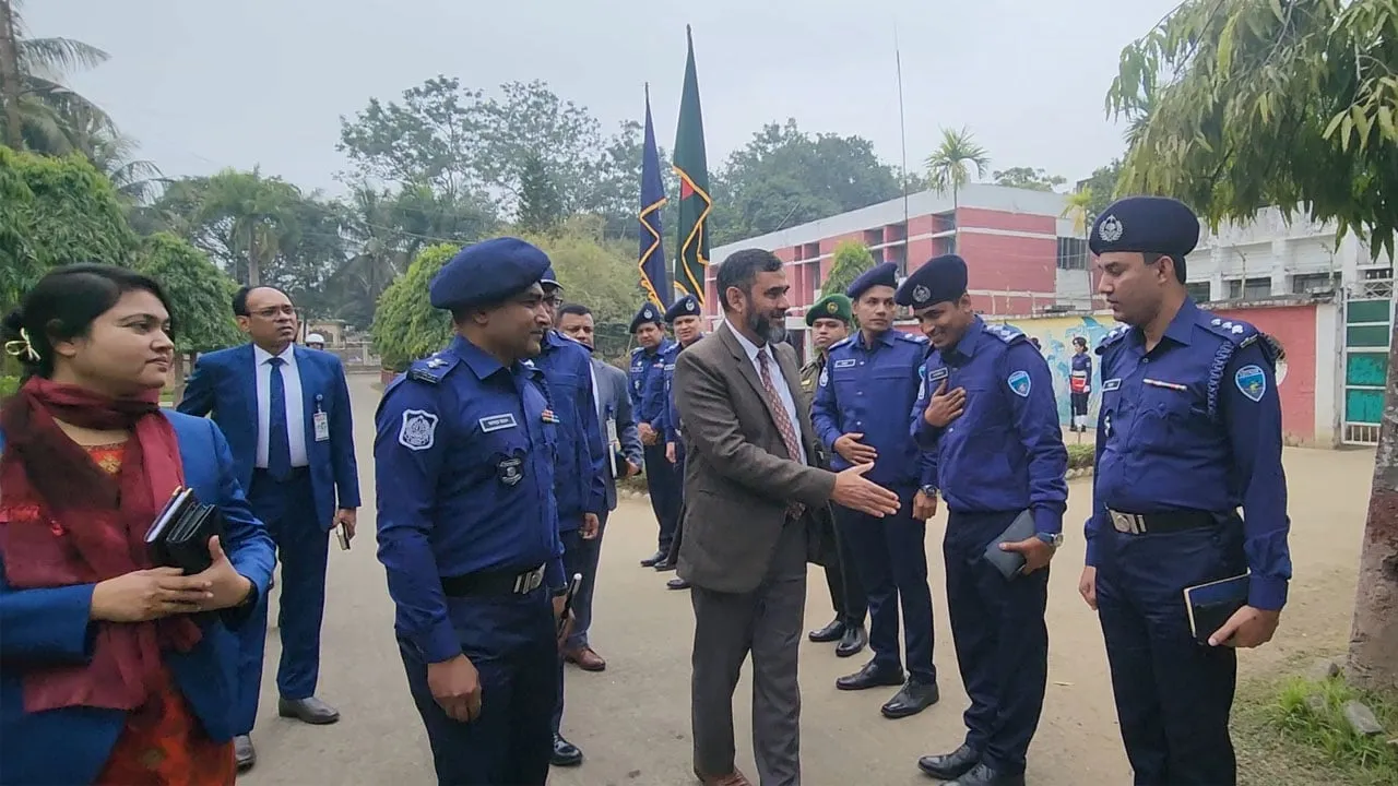 নির্বাচনকে কোনোভাবেই বিতর্কিত করতে দেয়া হবে না : ইসি সানাউল্লাহ