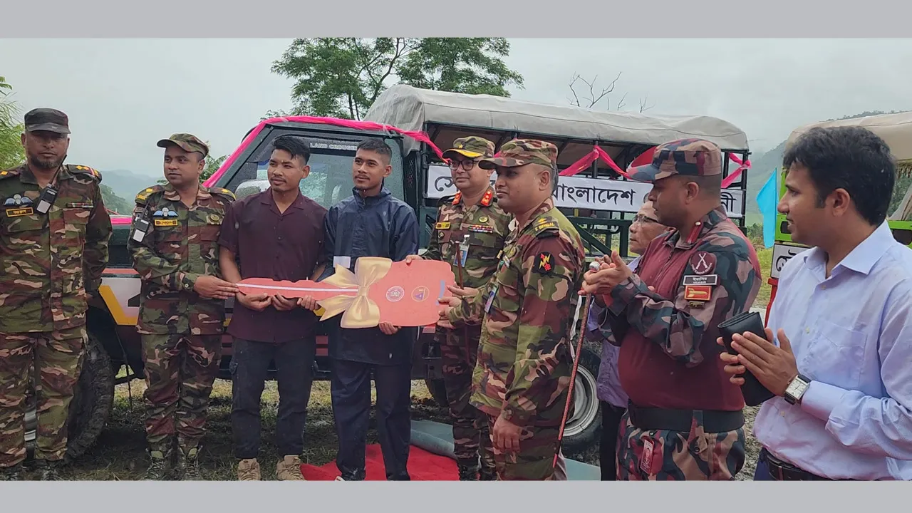 বান্দরবানের দুর্গম এলাকার পাহাড়ি জনগোষ্ঠীর আর্থসামাজিক উন্নয়নে সেনাবাহিনীর উদ্যোগ