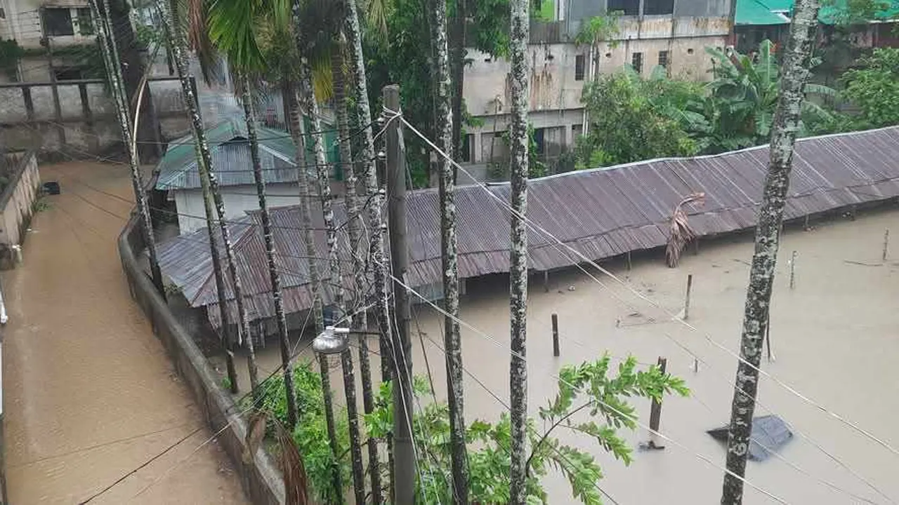 বান্দরবানে টানা বর্ষণ, পাহাড়ি ঢলে বৃদ্ধি পাচ্ছে নদীর পানি