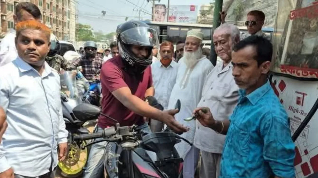 বান্দরবানে জ্বালানি তেলের সঙ্কট তদারকি এমপি সাচিং প্রু জেরীর