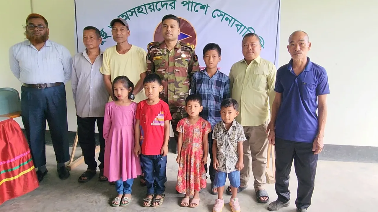 বান্দরবানে ৬ এতিম শিশুর লেখাপড়ার দায়িত্ব নিয়েছে সেনাবাহিনী