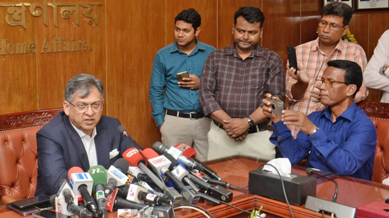 বেনজির, হাদি হত্যা মামলার সন্দেহভাজনদের প্রত্যর্পণে আমিরাত ও ভারতের দ্রুত সাড়ার অপেক্ষায় বাংলাদেশ