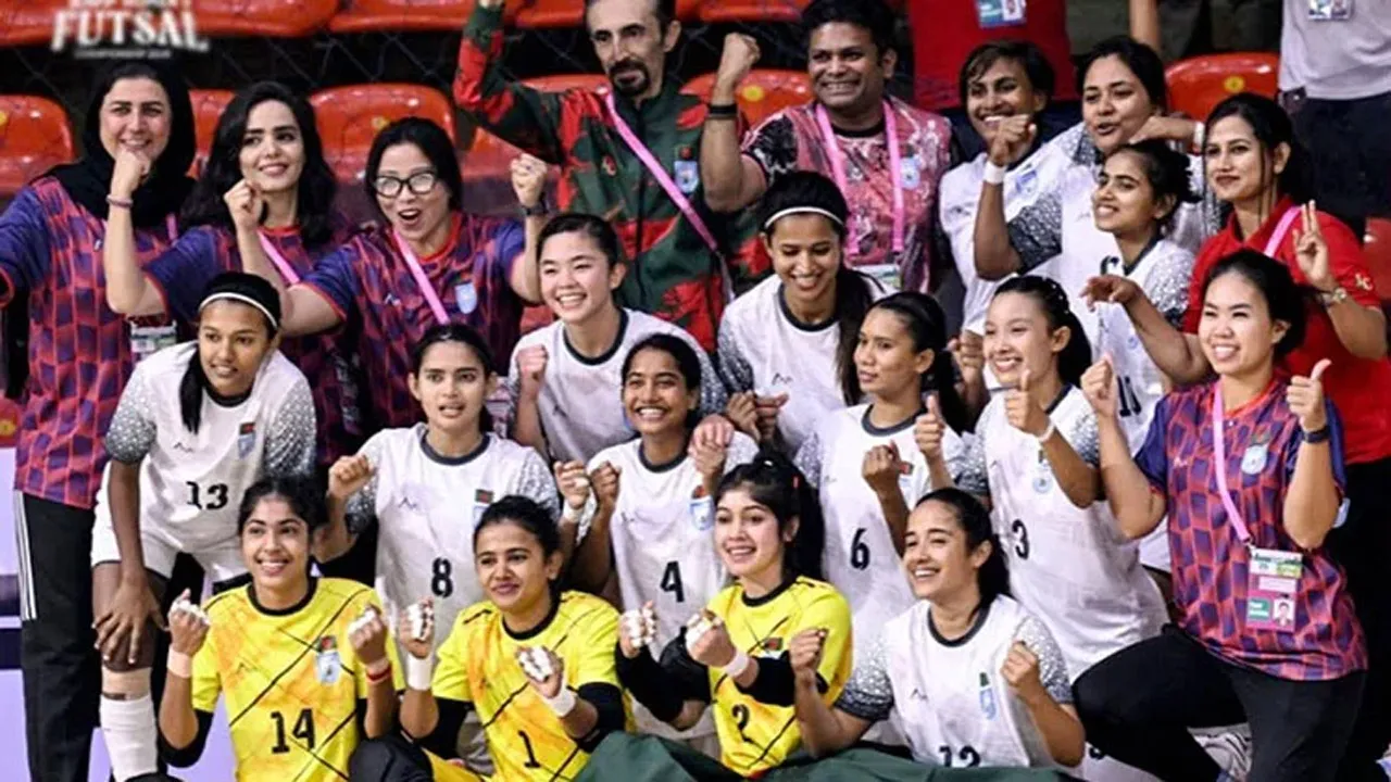 প্রতিপক্ষকে ১৪-২ গোলে উড়িয়ে সাফ নারী ফুটসাল চ্যাম্পিয়ন বাংলাদেশ