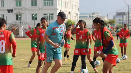 দলে ২ পরিবর্তন এনে মঙ্গলবার থাইল্যান্ডে উড়াল দিচ্ছে বাংলাদেশ