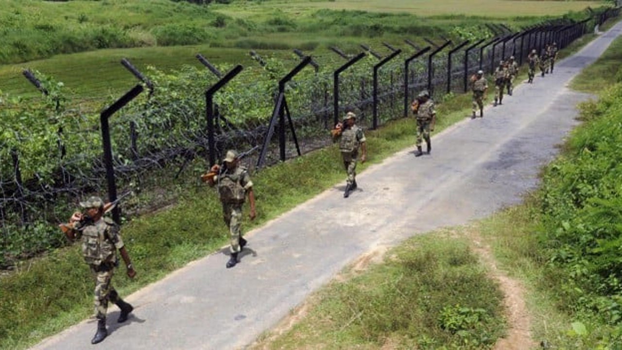Bangladeshi-youth's-body-found-hanging-from-tree-branch-in-India