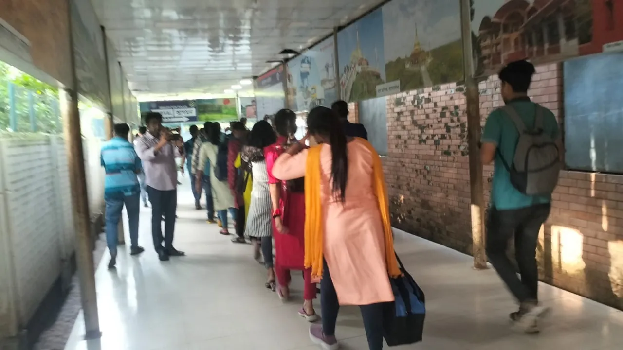 ভারতে কারাভোগ শেষে দেশে ফিরল বাংলাদেশী ১৭ কিশোর-কিশোরী