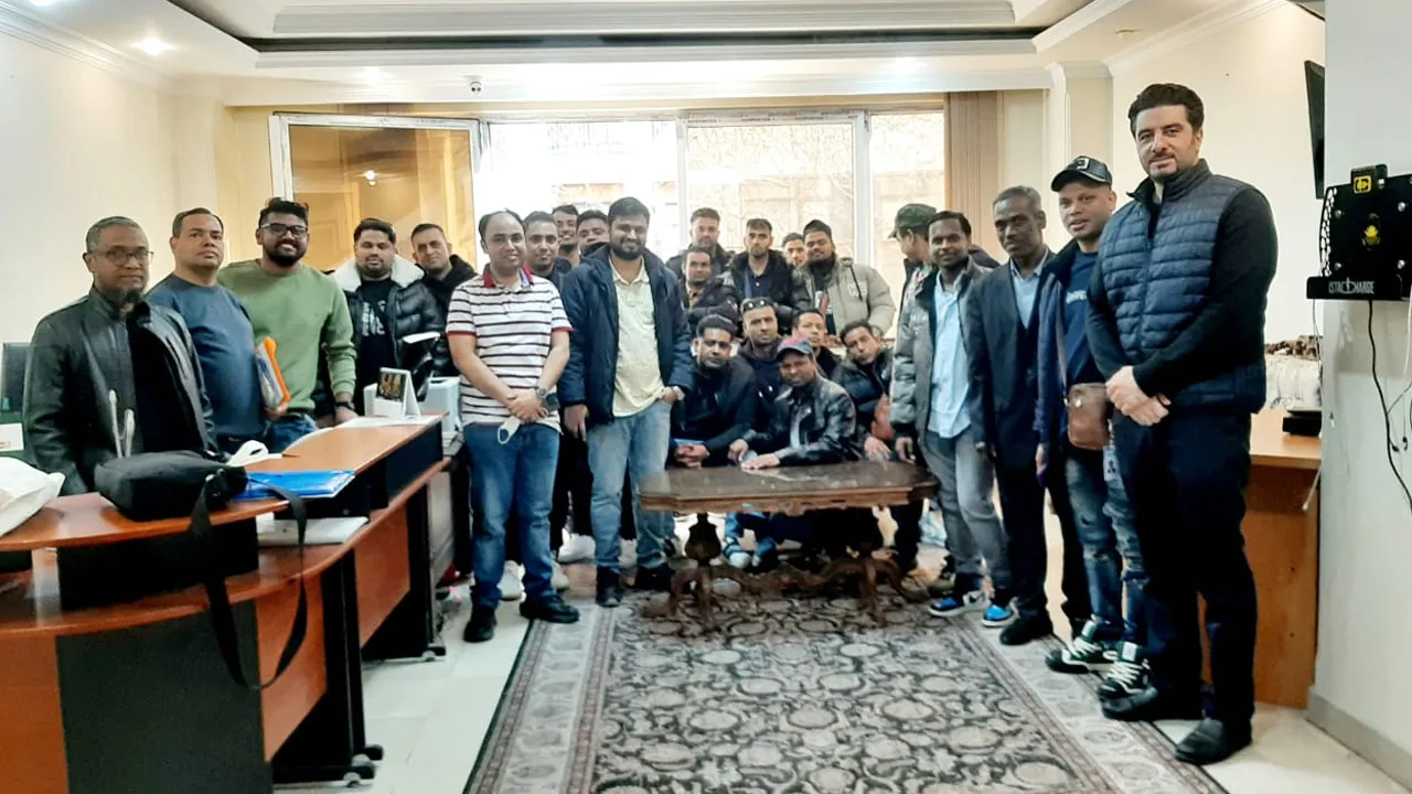 হামলার ছায়ায় তেহরান ছাড়লেন  ১৮৬ বাংলাদেশী