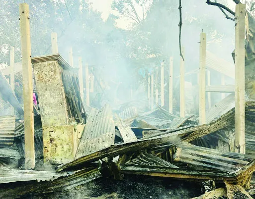 সোনারগাঁওয়ে আগুনে পুড়ল ১৮ পরিবারের বসতঘর