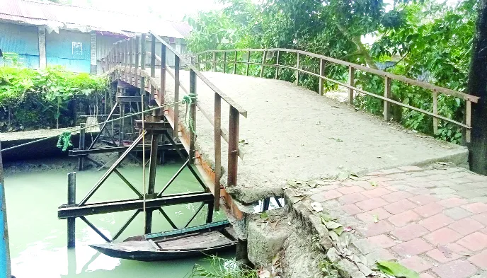 রাজাপুরে সাড়ে ৪ কোটি টাকার দুটি গার্ডার ব্রিজের নির্মাণকাজ দেড় বছরেও শুরু হয়নি