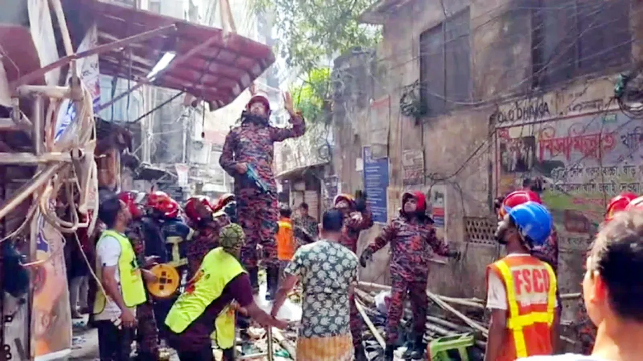 ভূমিকম্পে রাজধানীর বংশালে নিহত ৩